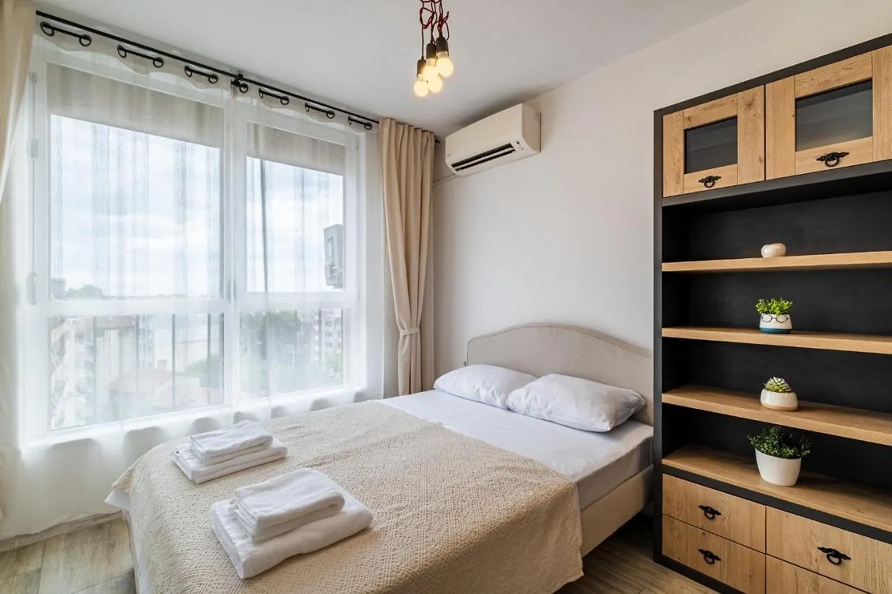 Sea View Central Apartment Varna